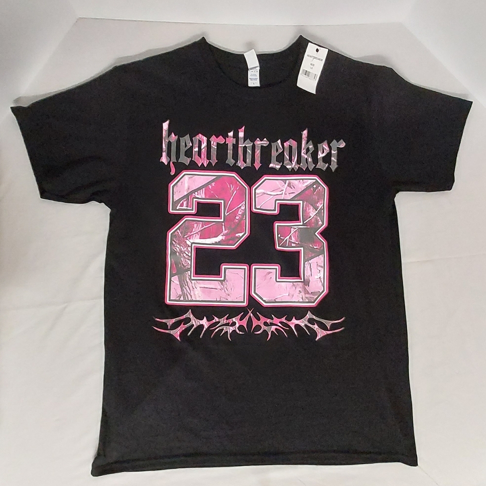 NWT Women's Brisco Brands Heartbreaker 23 Black Pink Camo Graphic T-Shirt Size L